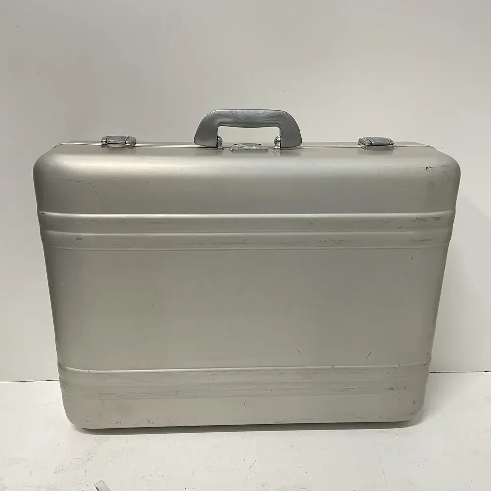 Vintage ZERO Halliburton Aluminum Luggage Tech Suitcase 24x18x8 Clean Inside EUC